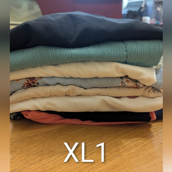 Lot of 10 NWT Tops Reseller Mystery Box Zenana Watermelon Riah etc - Picture 11 of 16